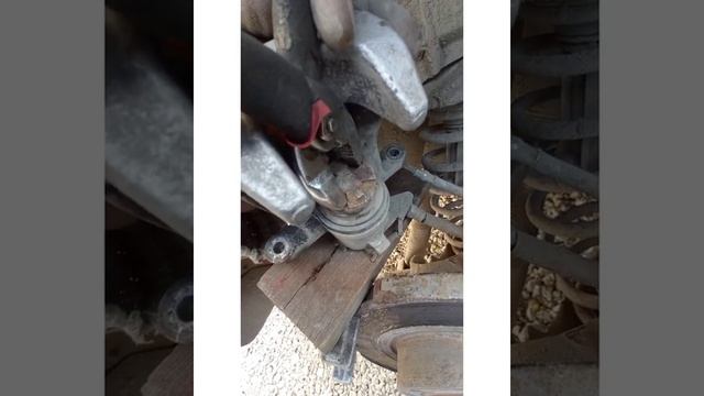 Замена задних тормозных колодок на рено Меган 2.mp4 смотреть онлайн