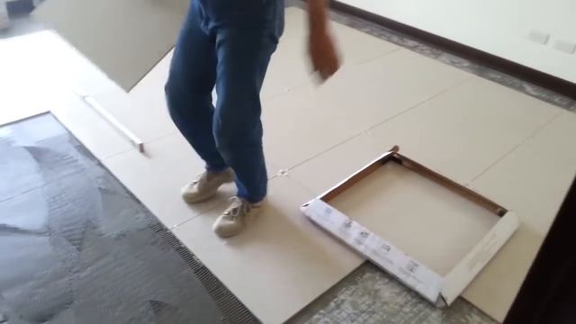 Как самому положить плитку на пол. Технология укладки большой плитки смотреть онлайн