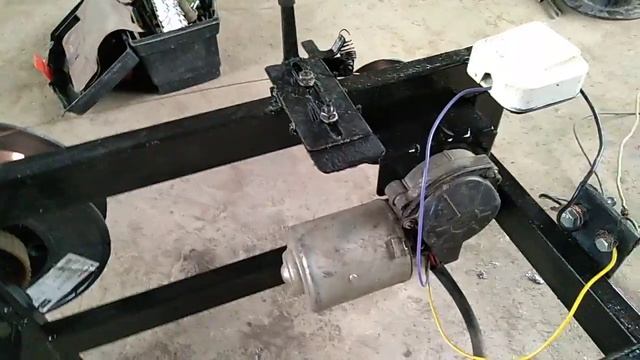 Станок для перемотка сварочное проволоки с пятикилограмовой катушки на килограмовую, своими руками.