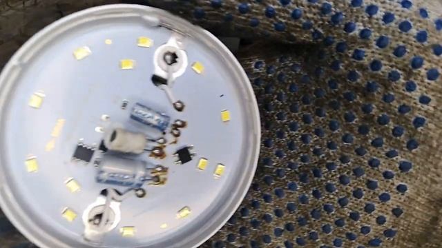 НИКОГДА НЕ ВЫБРАСЫВАЙТЕ ЛАМПОЧКИ! Ремонт светодиодных ламп своими руками!.mp4 смотреть онлайн