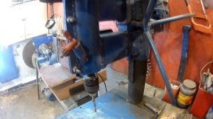 Сверлильный станок с двигателем от стиральной машины.