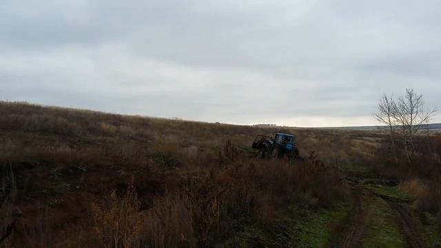 Везём сено по дамбе через объездную смотреть онлайн
