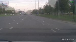 Гаишники тормозят машину