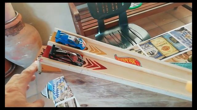 hot wheels home race Renault sport rs vs Mclaren f1 GTR смотреть онлайн