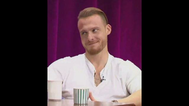 El éxito de Kerem Bürsin es inevitable, no creerás lo que oyes... смотреть онлайн