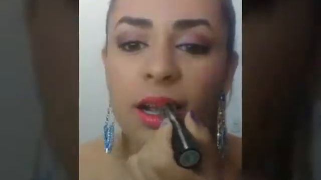 Dica de como fixar o batom com o Corretivo Yellow смотреть онлайн