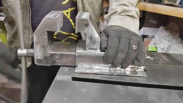 Тиски из профильной трубы. Bench Vise From A Profile Pipe