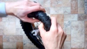 Как легко надеть покрышку на обод колеса детского велосипеда