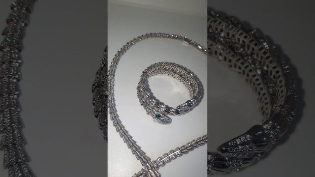 ?Колье ожерелье змея с зелёными глазами и браслет в стиле BVLGARI. смотреть онлайн