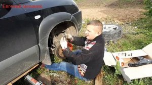 Как поменять передний правый рычаг с шаровой опорой на Хендай Туксон!