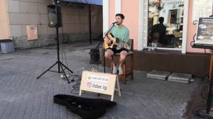 Уличный музыкант - гитара. Казань, улица Баумана