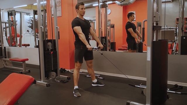 64 приседание с нижнего блока в кроссовере с рукоятью смотреть онлайн