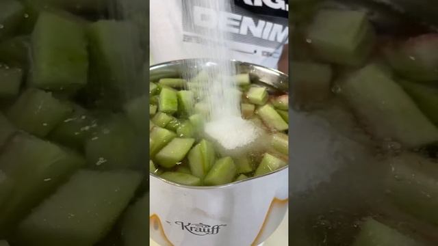 НЕ ВЫБРАСЫВАЙТЕ БОЛЬШЕ АРБУЗНЫЕ КОРКИ! Мармеладки-конфетки, цукаты из арбузных корок смотреть онлайн