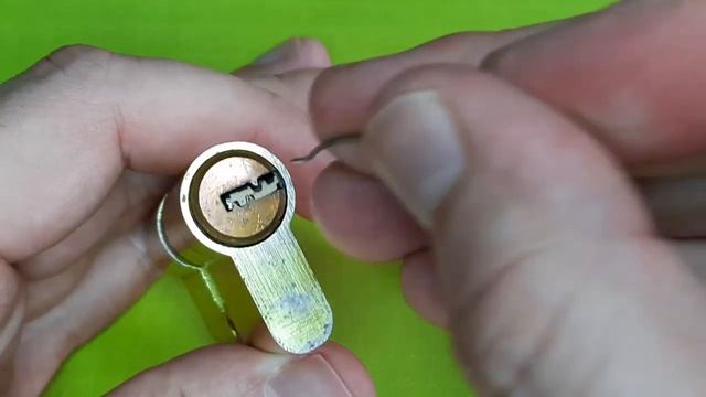 КАК ВЫТАЩИТЬ СЛОМАНЫЙ КЛЮЧ ИЗ ЗАМКА смотреть онлайн
