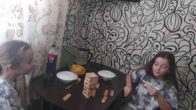 Игра в Jenga! Случилось такое.... смотреть онлайн