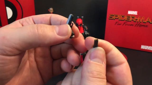 MEZCO ONE:12 Deadpool Classic Suit