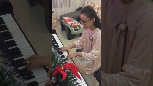 River flows in you ( Yiruma ) - Hồng Ân piano cover смотреть онлайн