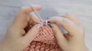 Шапка спицами женская  красивым узором. Подробный мастер класс