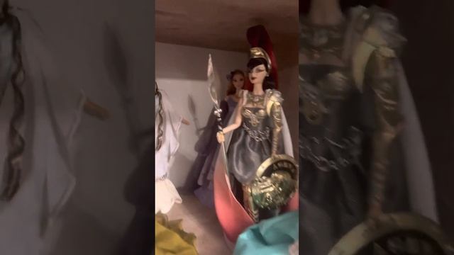 Обзор полки с куклами - богини и принцессы смотреть онлайн