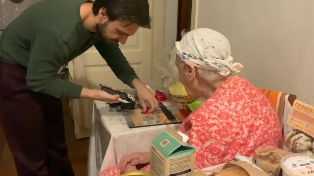 Машинка для стрижки WAHL Super Taper Cordless - распаковка с бабушкой смотреть онлайн