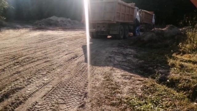 Строительство дороги , таскаем песок с карьера! Маз Лопнула стремянка и коренной лист) смотреть онлайн