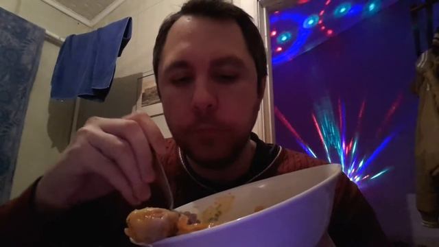 ASMR EATING SOUNDS. ТУШЁННАЯ КАРТОШКА С КУРОЧКОЙ И КАПУСТОЙ. ОБЖОР. смотреть онлайн
