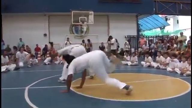 1o Encontro Infantil Escola Nestor Capoeira смотреть онлайн