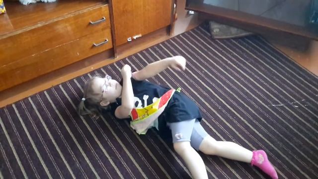 ДОЧЕНЬКА ХОЗЯЮШКА, ОДЕЛА ФАРТУК. смотреть онлайн