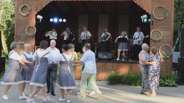 Skaudvilės rajono kultūros namų liaudiškos muzikos kapela ,,Dobilas'' grojo Adakave 2021 06 24 смотреть онлайн