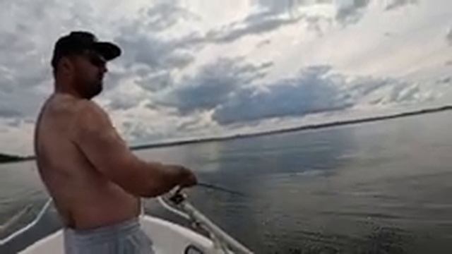 Как я искал и где нашел огромного окуня на большой Сайме. Рыбалка в Финляндии смотреть онлайн