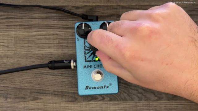 Demon FX Mini Chorus (clone of the Analogman Mini Chorus) (No talking sound demo) смотреть онлайн