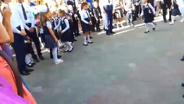 Первый раз, первый класс, первый танец! смотреть онлайн