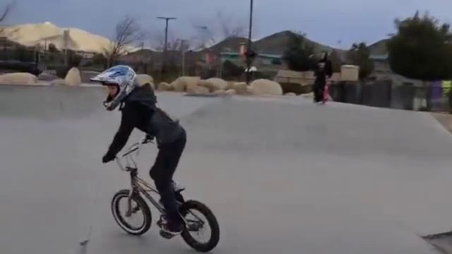 Walmart Game Of Bike GONE WRONG!! смотреть онлайн