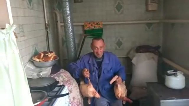Ворвуль Коля отмечает день рождения, своё, а говорят Украинцам тяжело жить, все есть. 29.10.16 год смотреть онлайн
