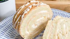 Бисквитный рулет со сметанным кремом