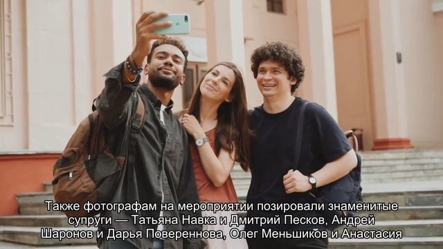 Собчак, Навка, Муцениеце и другие посетили открытие катка на Красной площади смотреть онлайн