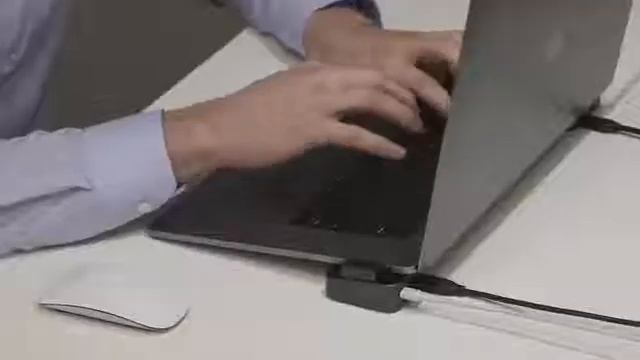 A Pocket-sized Ergonomic MacBook Stand & 8-in-1 USB-C Hub смотреть онлайн