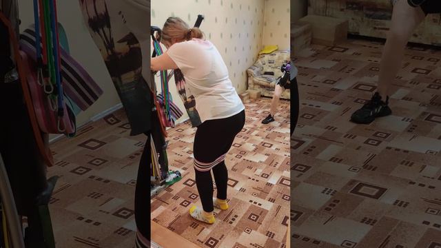 Если тебе тяжело, значит ты поднимаешься в гору. Если тебе легко, значит ты летишь в пропасть. смотреть онлайн