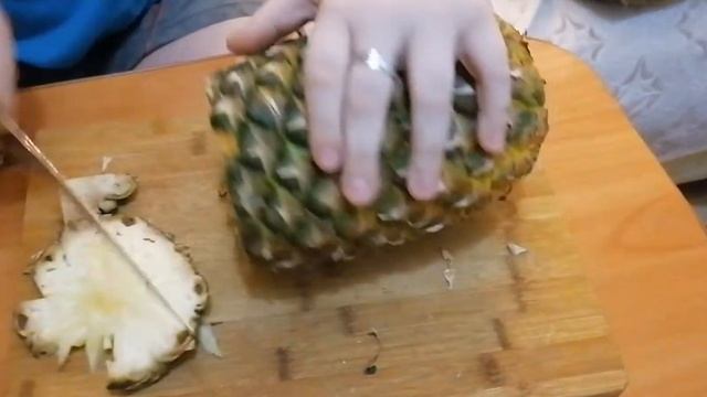 Проверка лайвхака, как быстро почистить ананас это не работает??!!?? смотреть онлайн