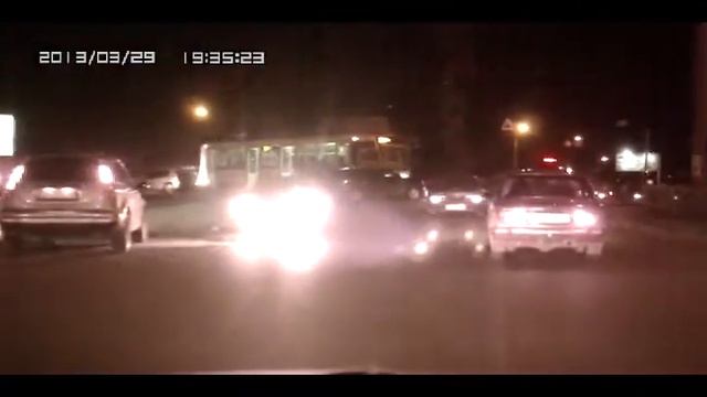 Qashqai получил в "глаз" от трамвая смотреть онлайн