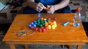 Игрушка из пластиковых крышек