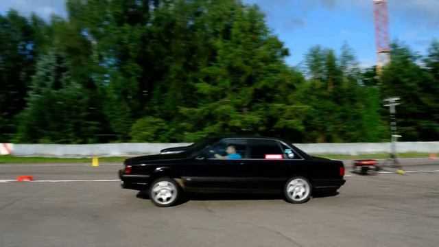 audi 100 vs audi RS2 смотреть онлайн