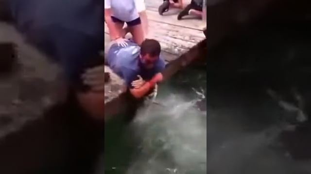 Рыба откусила руку. Реальная рыбалка на живца. смотреть онлайн