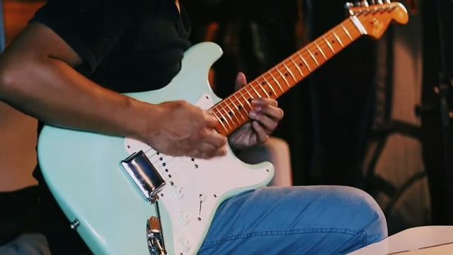 SOUND CHECK!! FENDER AVRI 57 MADE IN USA 1995 смотреть онлайн