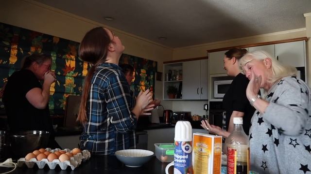 Baking With Tourettes and My Family!! смотреть онлайн