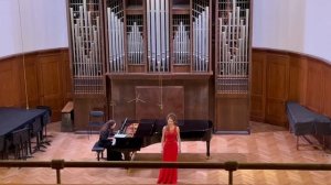 «Что ты жадно глядишь на дорогу…»