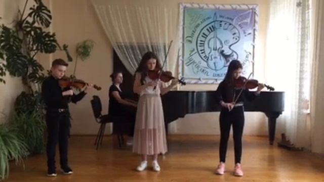 М. Леонтович "Щедрик", обр. Олексюк Екатерини, виконують Влад Ярослав, Іонашку Юлія та Іонашку Олес смотреть онлайн