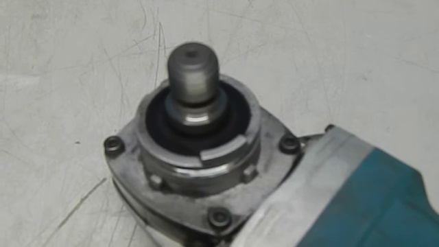 Makita 9564P Angle Grinder Demo смотреть онлайн