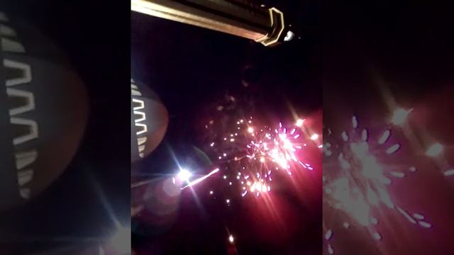 Праздничный салют в Нальчике возле мечети(2) смотреть онлайн