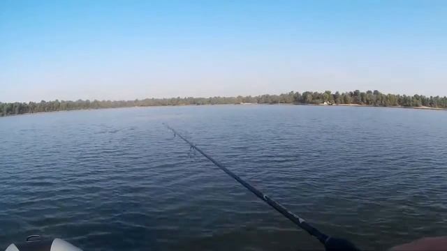 Рыбалка-джиг спиннинг на карьерах Адамий,Беляевский,неожиданный гость в моей лодке. смотреть онлайн